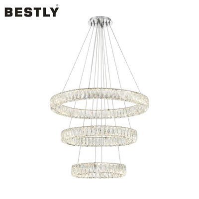 LED-ljuskrona med kromfinish